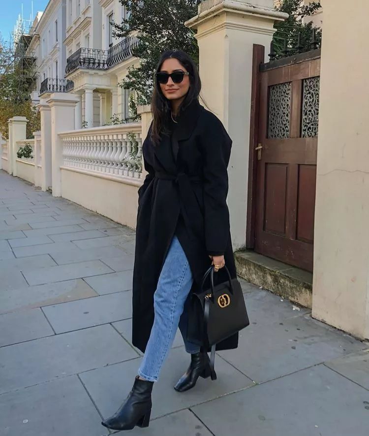 今年流行爆款裤子直筒牛仔裤,今年潮流一点的裤子牛仔裤