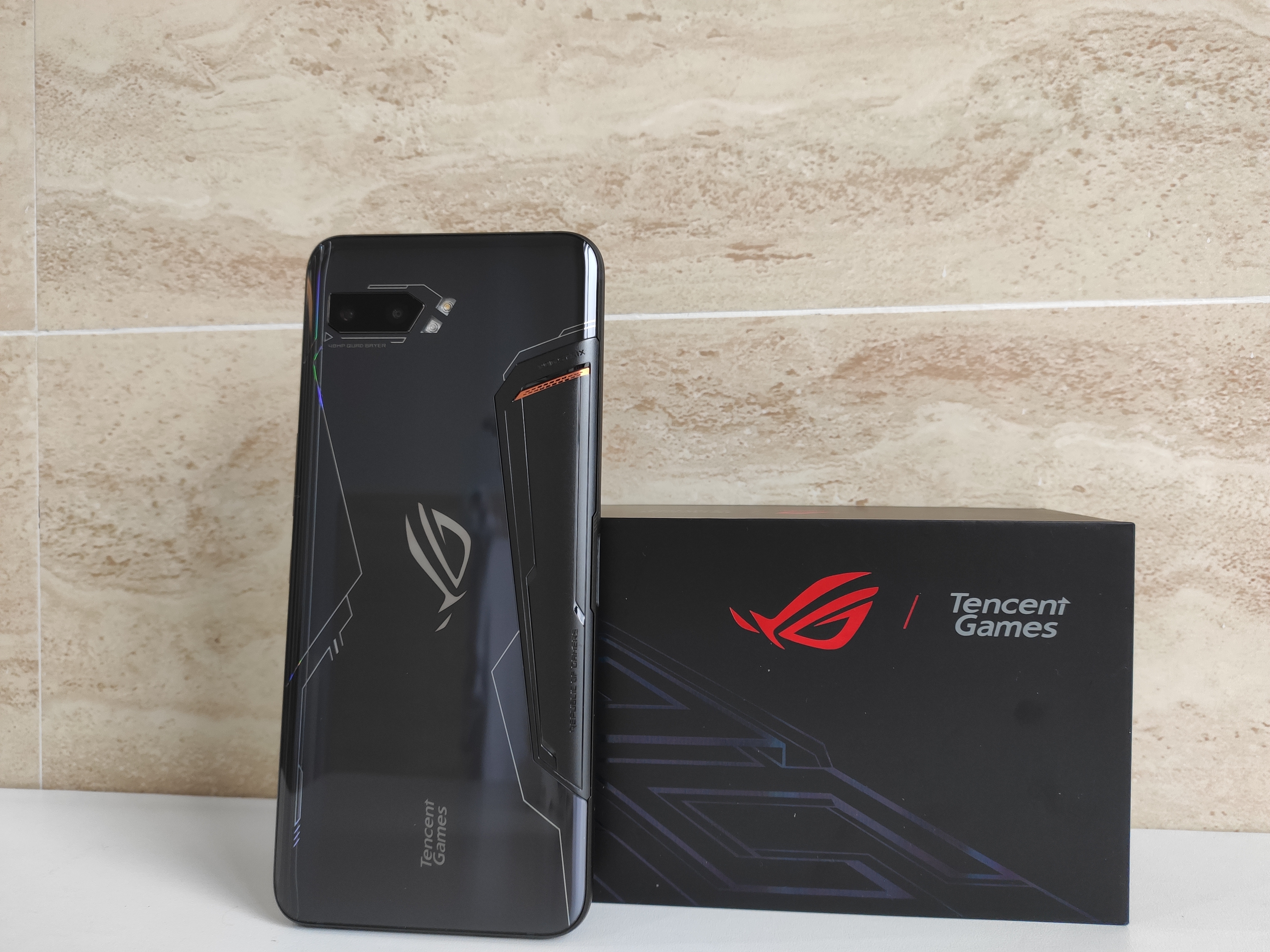 华硕rog手机2代吃鸡黑科技,华硕rogstrixz370-hgaming