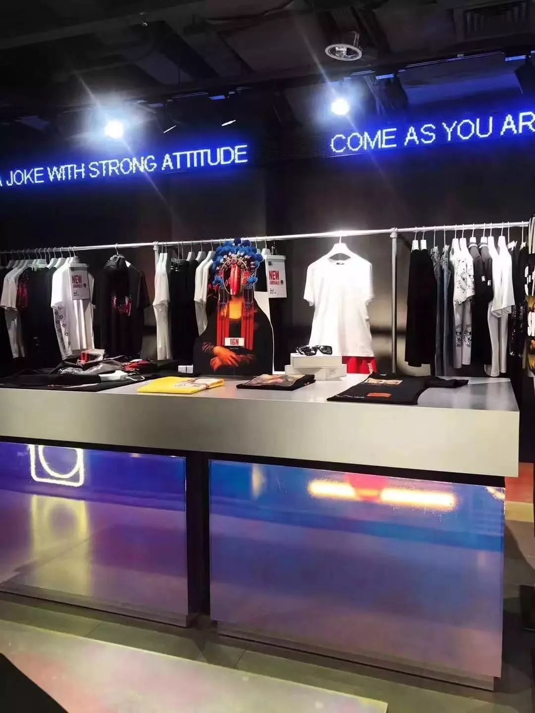 觉得太平鸟、GXG、卡宾不够潮？这个潮流男装可能正对你胃口！