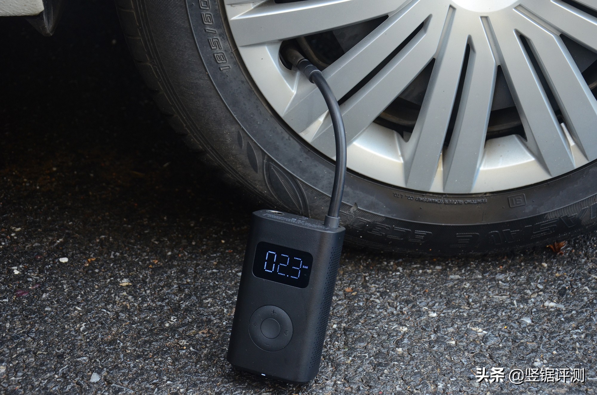 米家充气宝充汽车轮胎,米家充气宝怎么给汽车打气