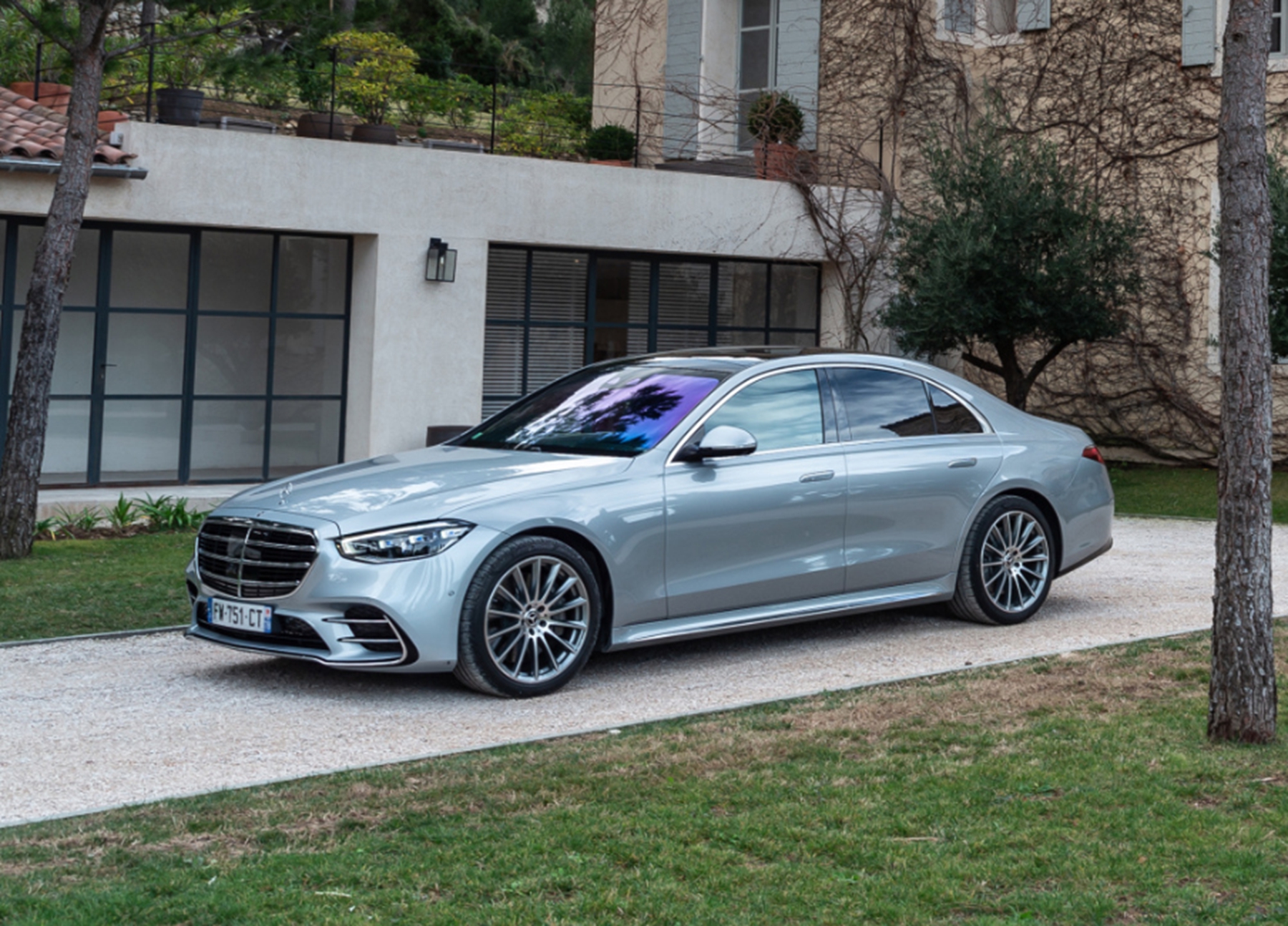 男子租奔驰车押金难退还,男子租奔驰要求赔偿