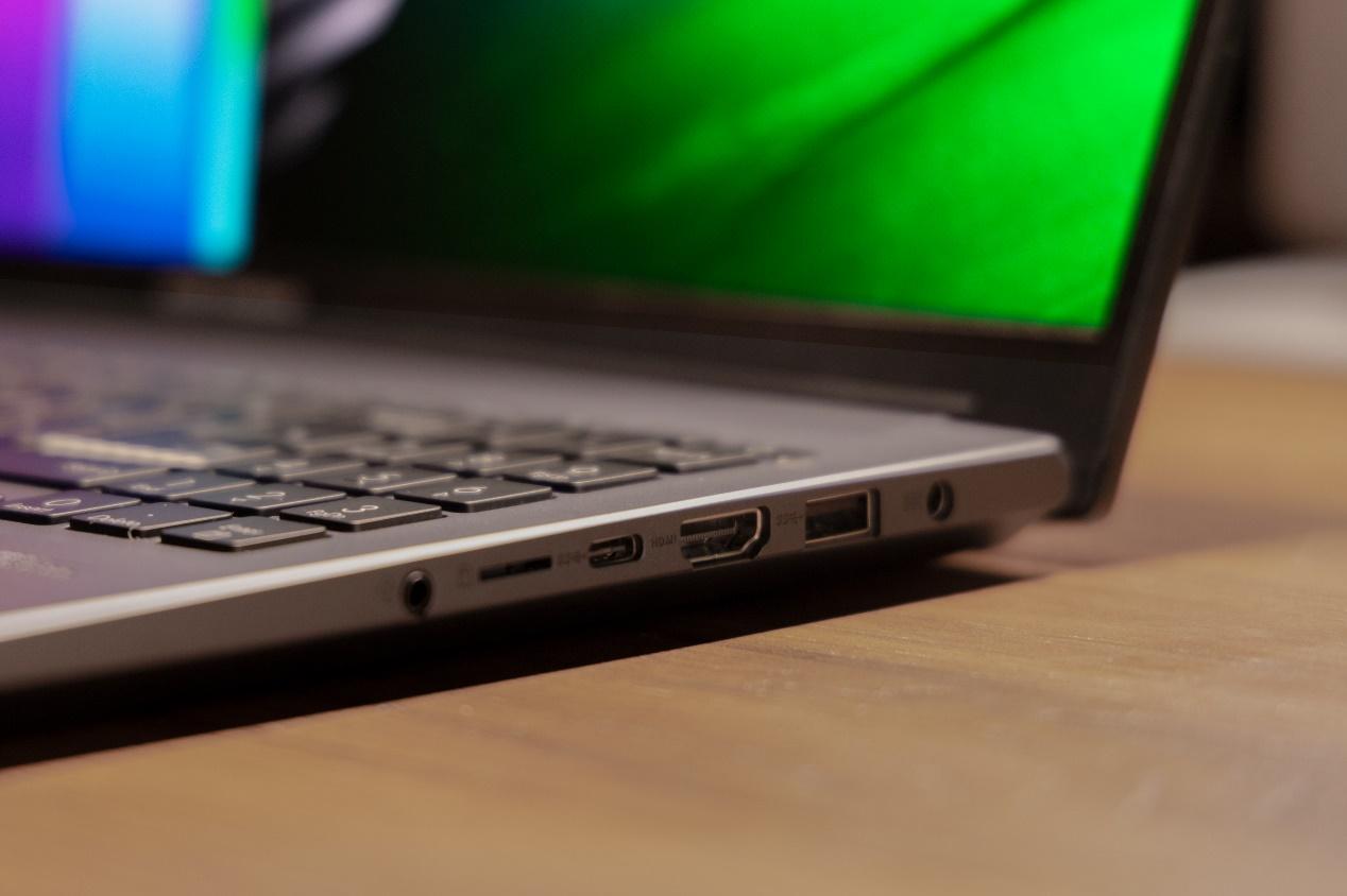 华硕无畏笔记本银色和蓝色,华硕无畏pro15r76800和i512500哪个好