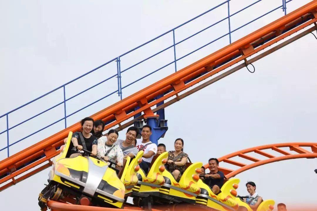 水上乐园超级大喇叭体验,挑战十大世界上最大的水上乐园