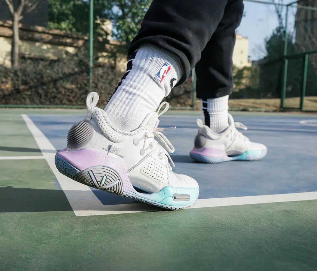 李宁全城9青年版有啥区别,李宁全城9玩具总动员测评