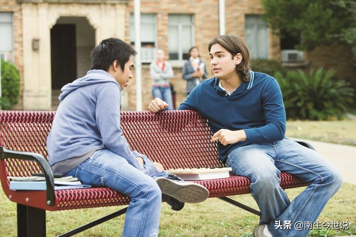 美国人一个月平均工资多少钱,美国人平均月收入多少美元