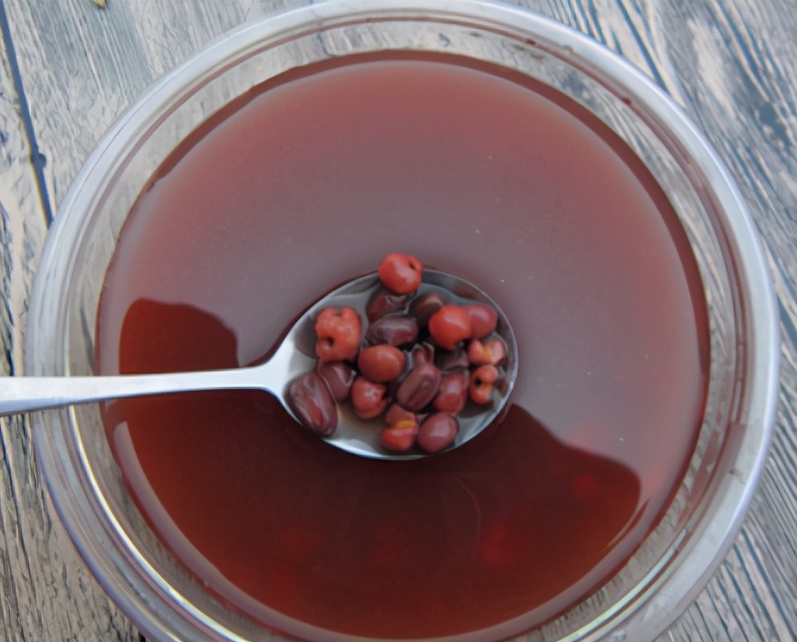 现在这个季节喝红豆薏米汤好不好,食疗养生红豆薏米汤这么吃才祛湿