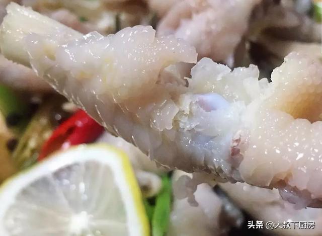 川味泡椒凤爪做法,美食教你做泡椒凤爪