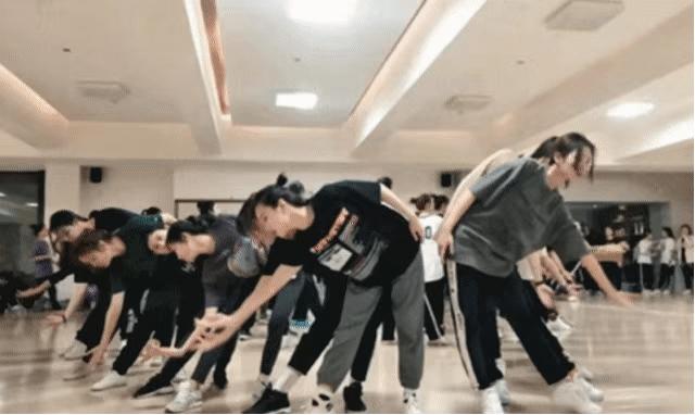 沈阳城市学院荣获世界大学生啦啦操锦标赛世界双人花球第七名