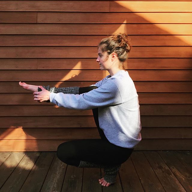 治疗失眠的五个瑜伽体式,睡前瑜伽10分钟改善失眠问题