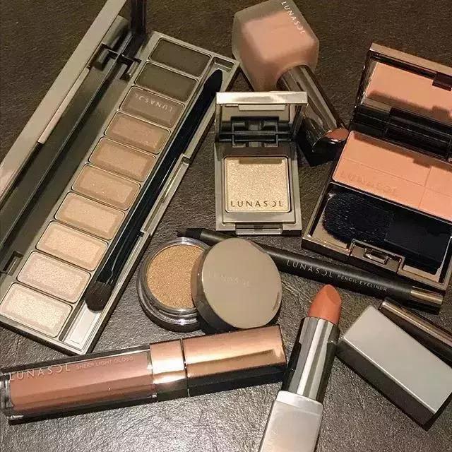 最新彩妆单品推荐,初春彩妆流行趋势