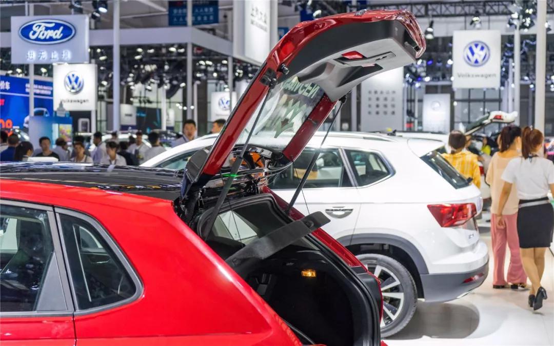 四代飞度和poloplus测评,想买大众polo好还是本田飞度好