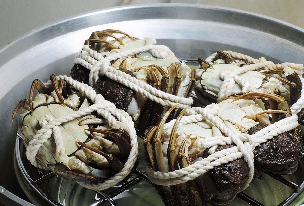 蒸螃蟹用冷水还是热水,蒸螃蟹用水还是热水好