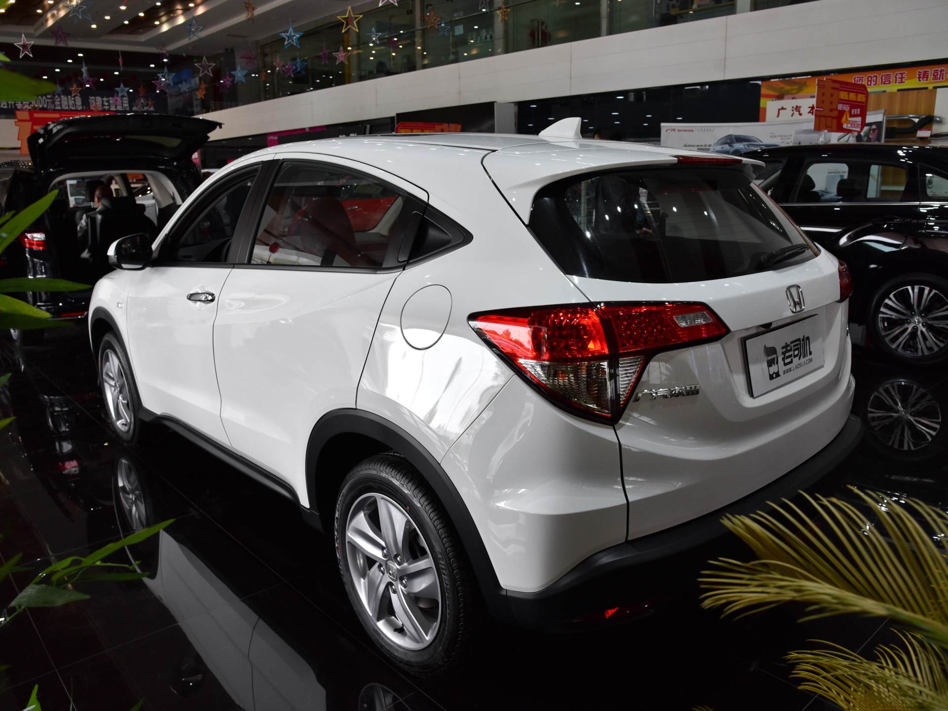 同级suv轿车油耗,同级空间最大小型suv