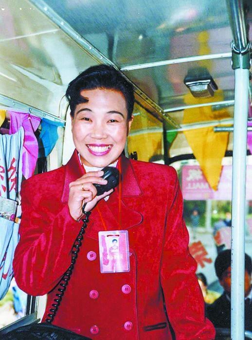 “双百”先进典型事迹|李素丽：立足岗位作奉献一片真情为他人