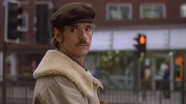 他是《洛丽塔》男主，畸形恋专业户，也是禁欲系不老男神