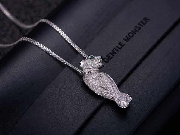 宝格丽和卡地亚项链哪个好看 (卡地亚项链和宝格丽项链哪个好看)