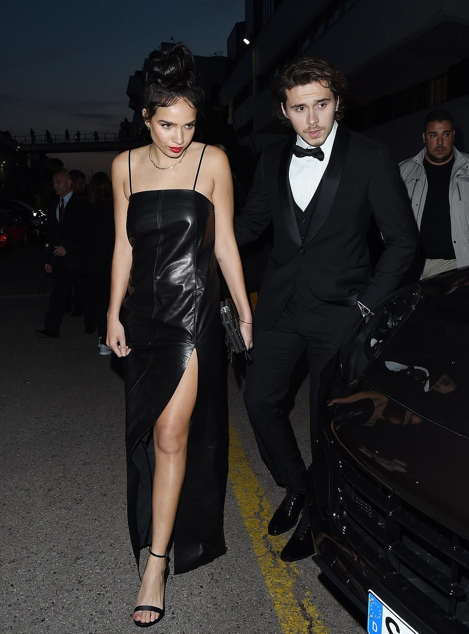 贝嫂带小七去看足球赛,贝嫂带娃看小贝比赛