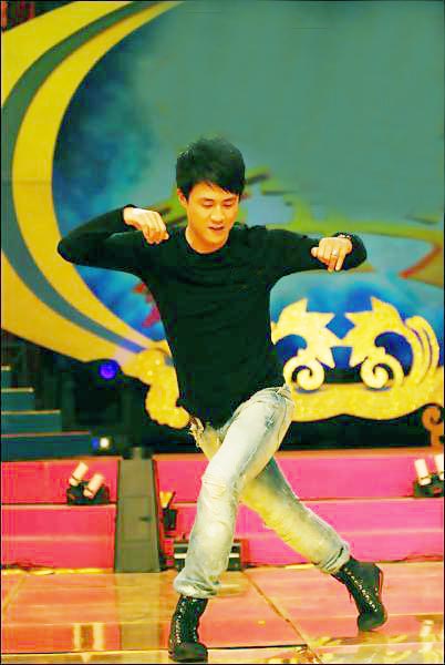 八佰里面杜淳角色,八佰杜淳片段