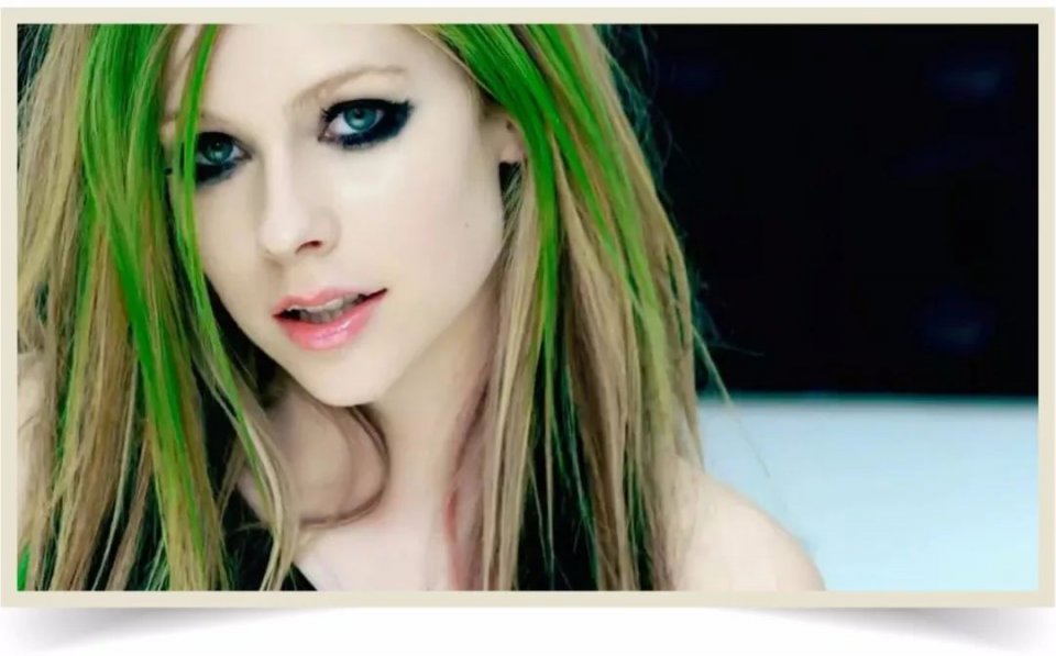 艾薇儿到底是不是替身 (艾薇儿替身阴谋真相)