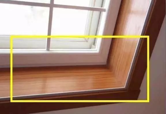 头一次见人装窗帘不用窗帘杆,头次见有人这样装衣柜