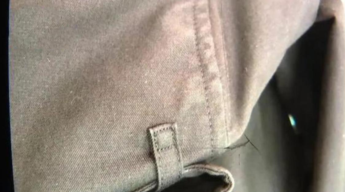 巴宝莉褪色正常吗怎么处理的,巴宝莉风衣洗后掉色发白