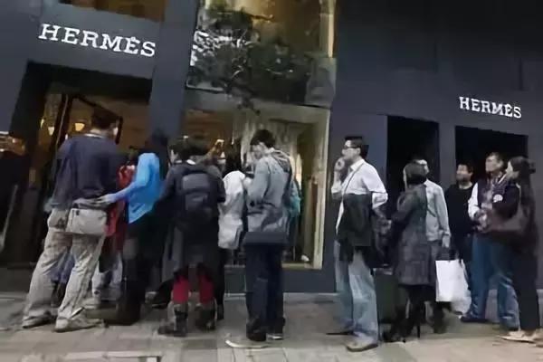 用奢侈品给你讲金融知识,用奢侈品的方式介绍产品