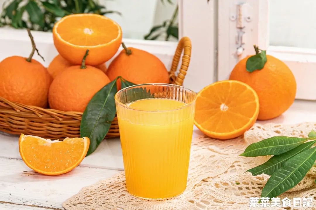 树上的草莓果冻,泰国水果树上结的果冻