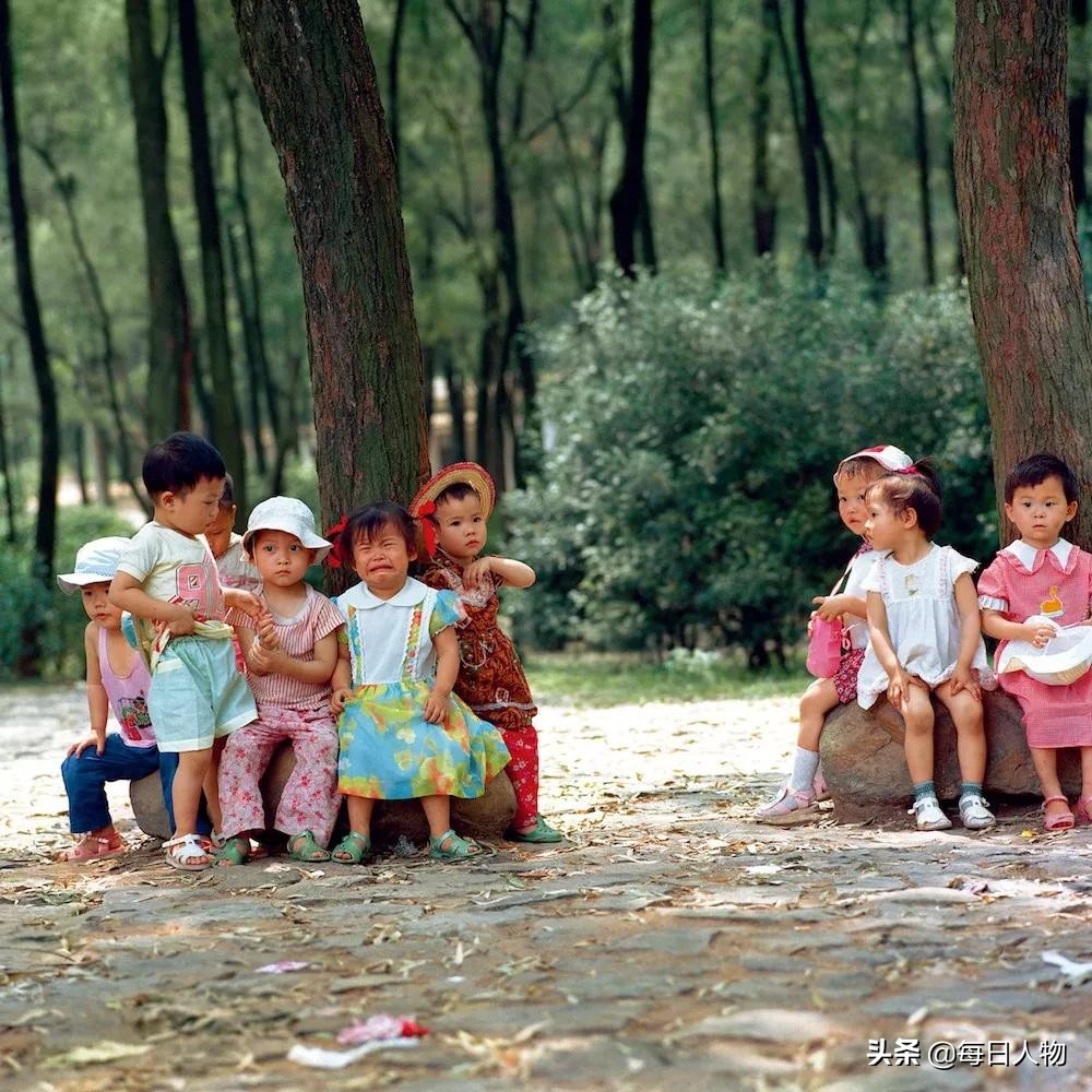 日本摄影师给中国儿童拍照,著名摄影师回忆第一次给孩子拍照
