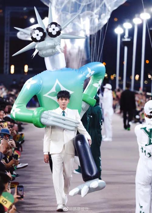 lv充气外套有人买吗,为什么lv的充气外套那么贵