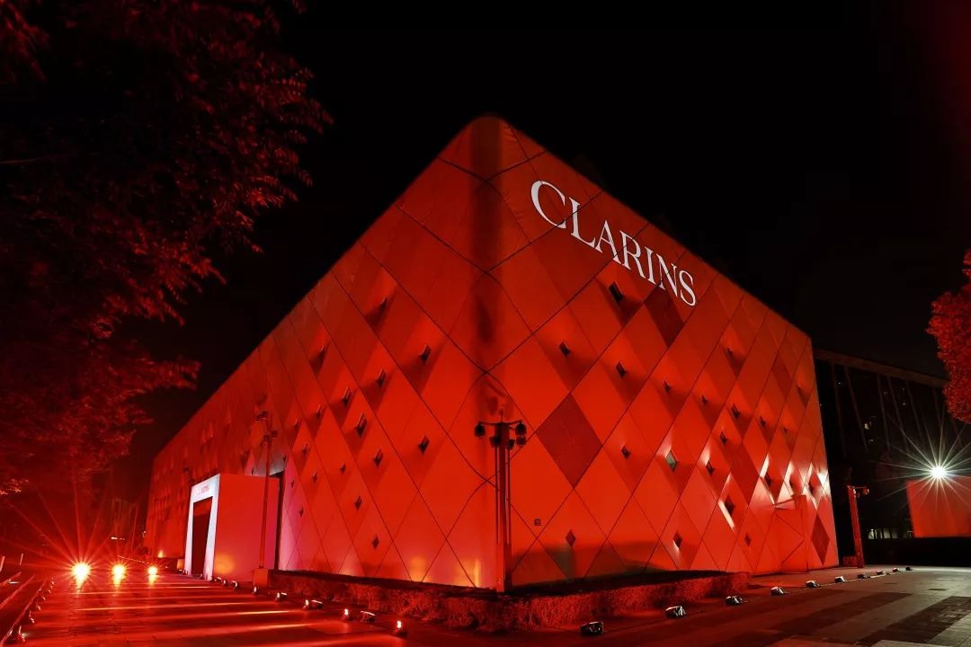 娇韵诗柔肤卸妆乳,好用的紧致精华娇韵诗