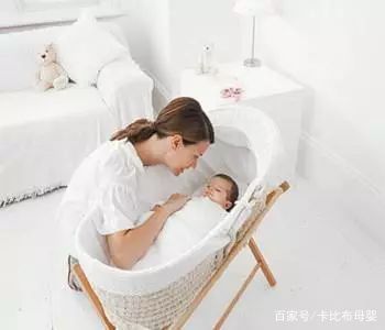 一抱就睡一放就醒是天生的吗,一抱就睡一放就醒怎么纠正