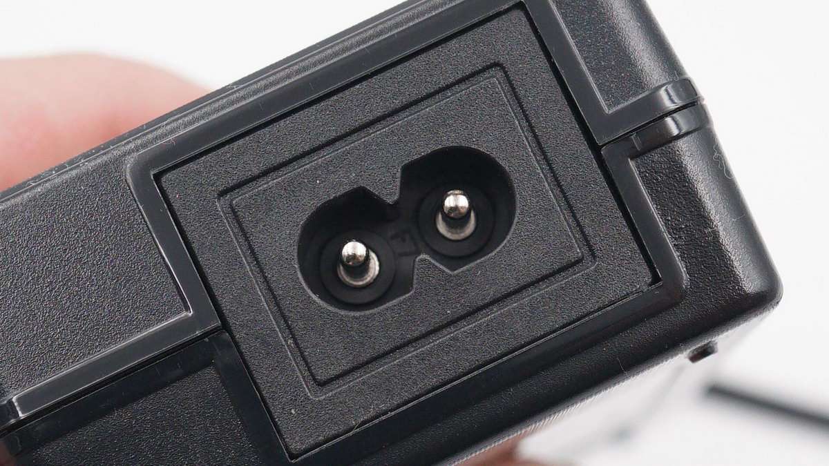 公牛便携式电源拆解,公牛1800w户外电源拆解