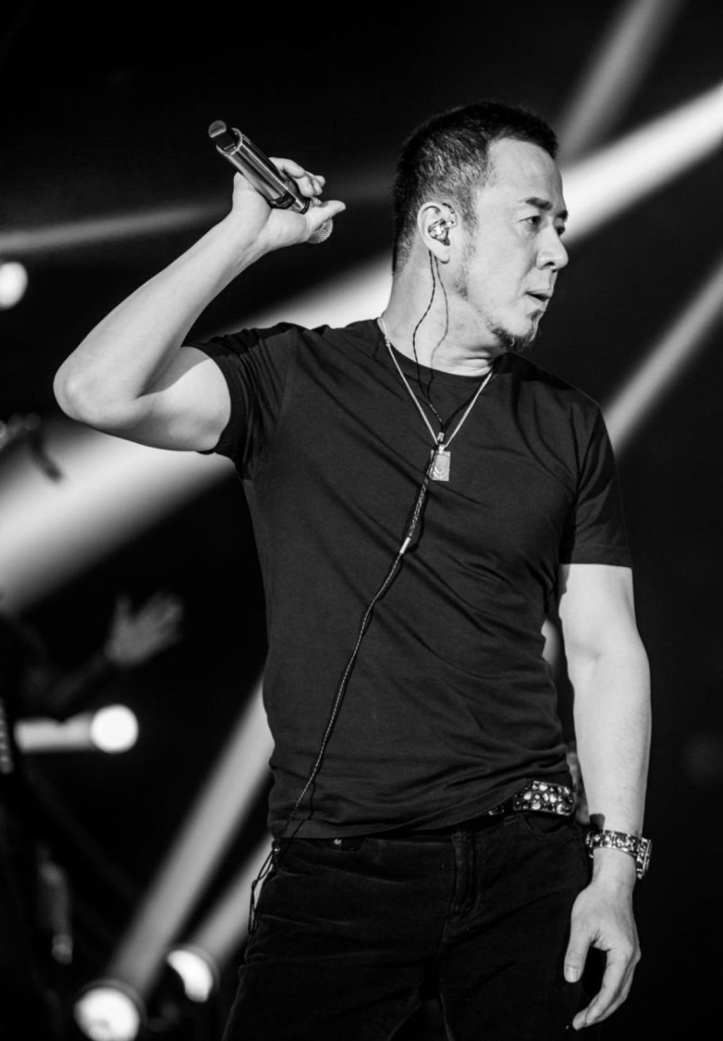 杨坤悲惨的成名经历,杨坤成名前演出