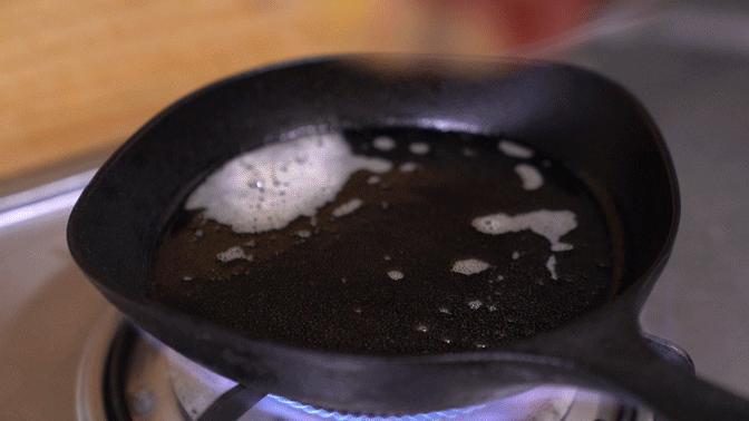 煎牛排大火会糊吗,煎牛排温度高黄油糊了