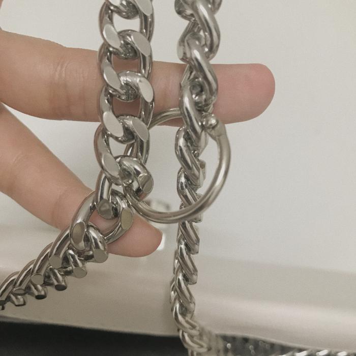 链条包带子太长缩短教程,双肩链条包太长缩短教程