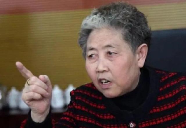 他28岁创业,60岁摆摊几年赚20多亿的真实案例