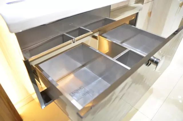 卫生间的浴室柜如何选择,卫生间卫浴柜怎么选