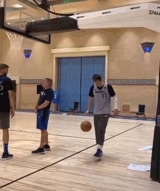 东契奇变向跳投,东契奇投篮慢动作集锦