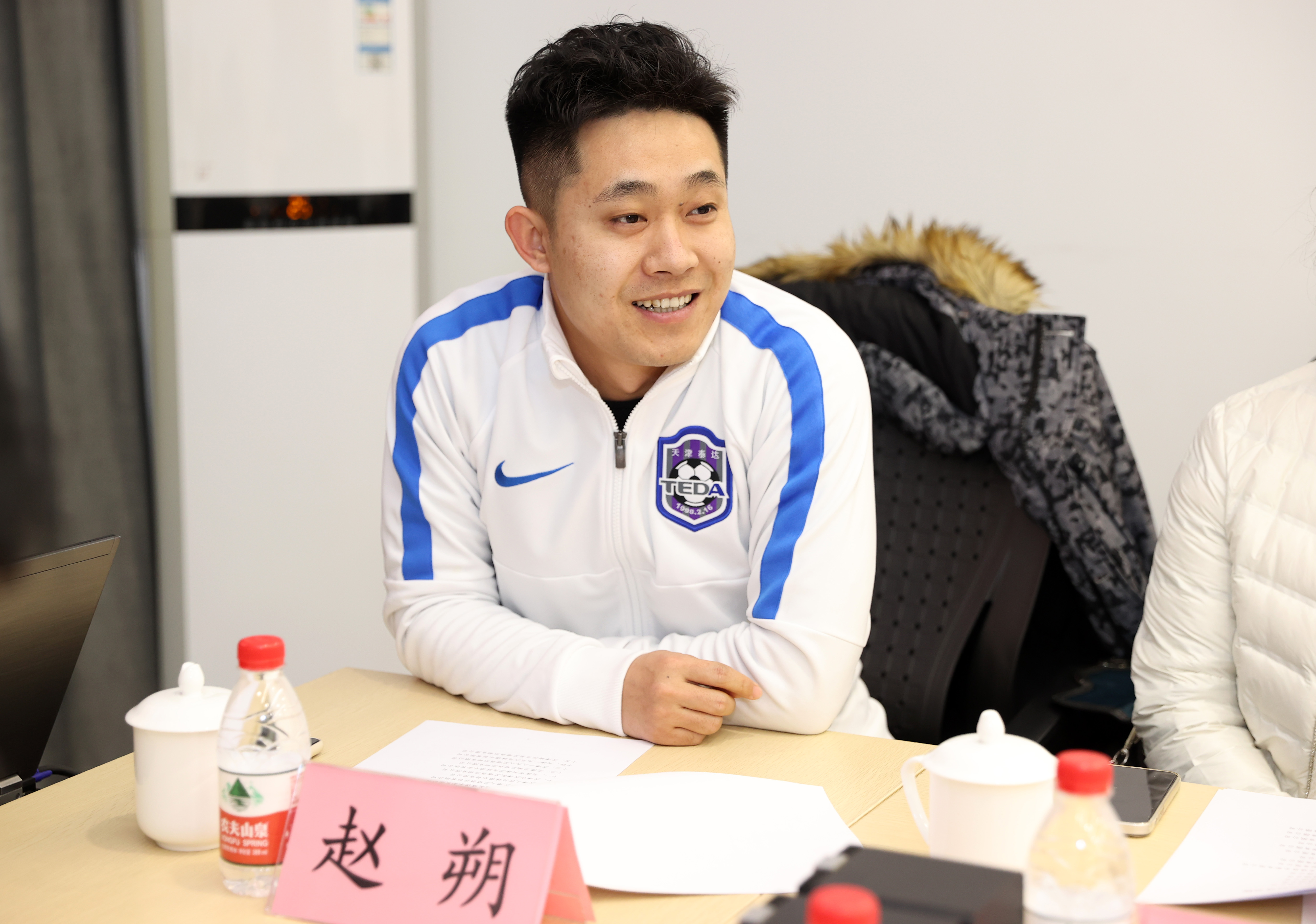 天津泰达俱乐部更名有进展，评审组两轮筛选确定4个备选方案，于根伟、孙建军表态！今年队徽因故暂时不用改