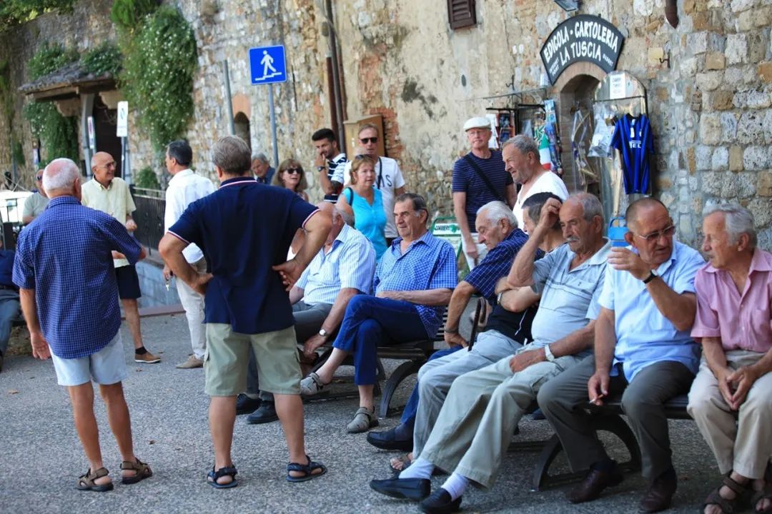 意大利最好的葡萄酒小镇,意大利马纳罗拉小镇盛产葡萄酒