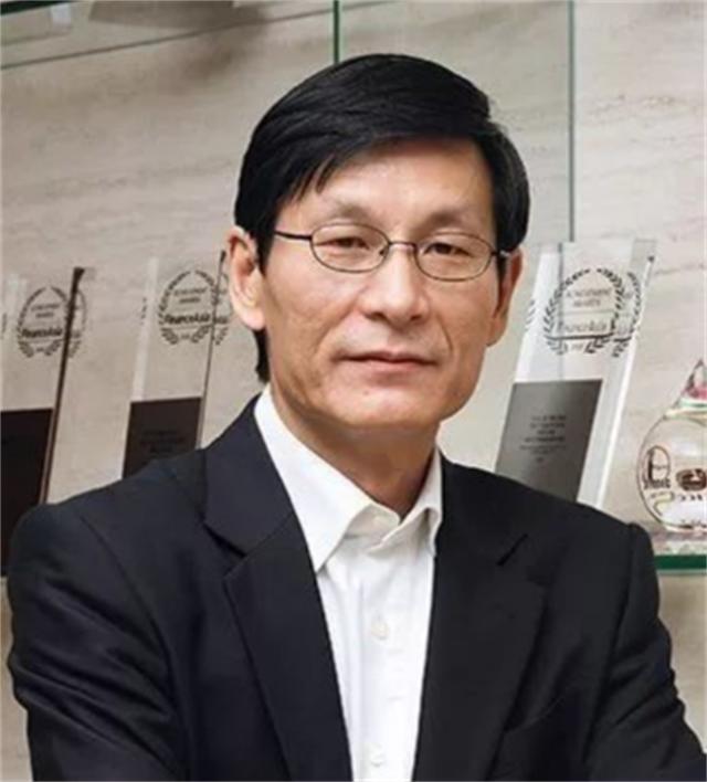 走近*镕基朱**及其家人：妻子劳安很“可爱”