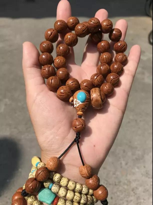 桃核手串玩家,桃核文玩爱好者