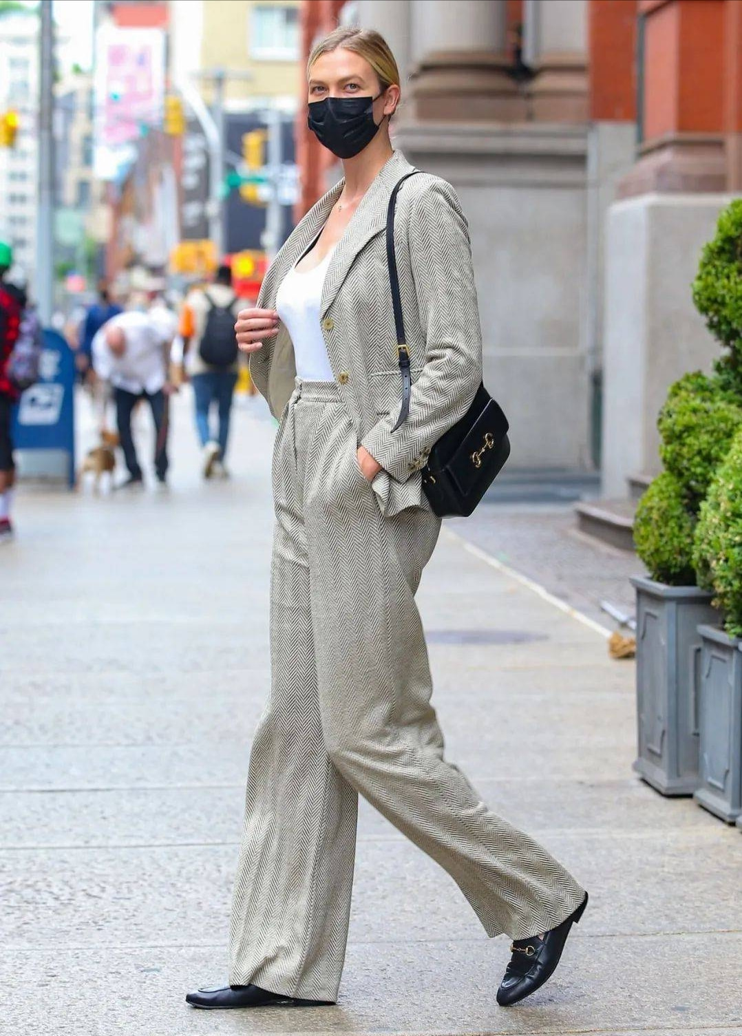 今年最时髦的阔腿裤穿搭法,今年超火的阔腿裤穿搭显高