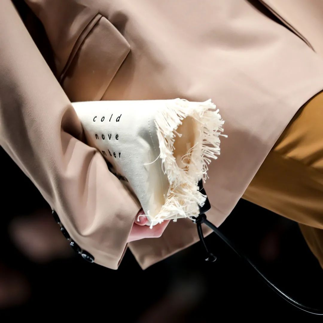 2021秋冬女装款式流行趋势,2018秋冬趋势报告巴黎时装周