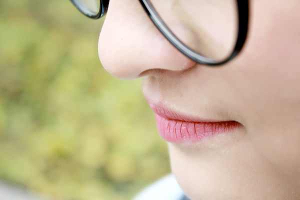 女生长出小胡子该怎么办,女生长小胡子应该怎样正确处理