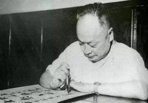 陈毅追悼会上，一副挽联引起毛主席注意，嘱周总理给安排工作