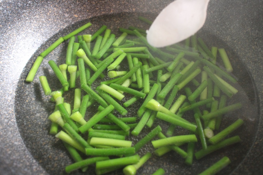 八爪鱼怎么炒好吃又简单的方法,新鲜八爪鱼怎么炒才没水分