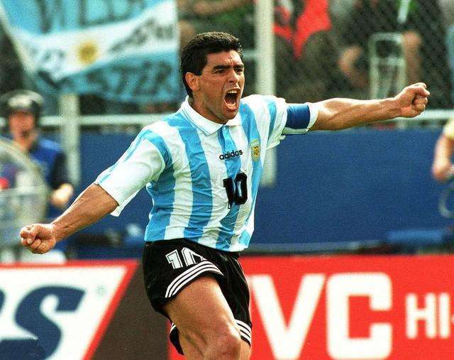 一代球王马拉多纳吸毒,一代球王马拉多纳英文