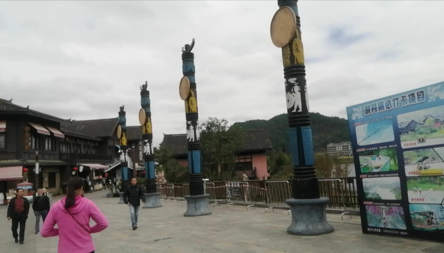 丹寨县万达小镇特色,丹寨万达小镇国家休闲街区