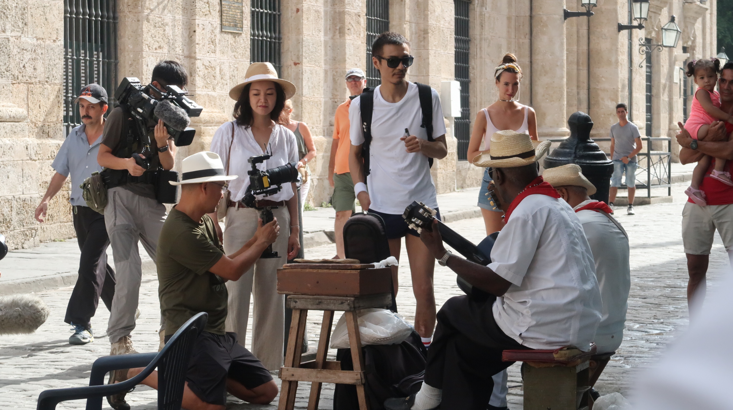 明星化妆师30斤化妆箱,从业十五年明星化妆师